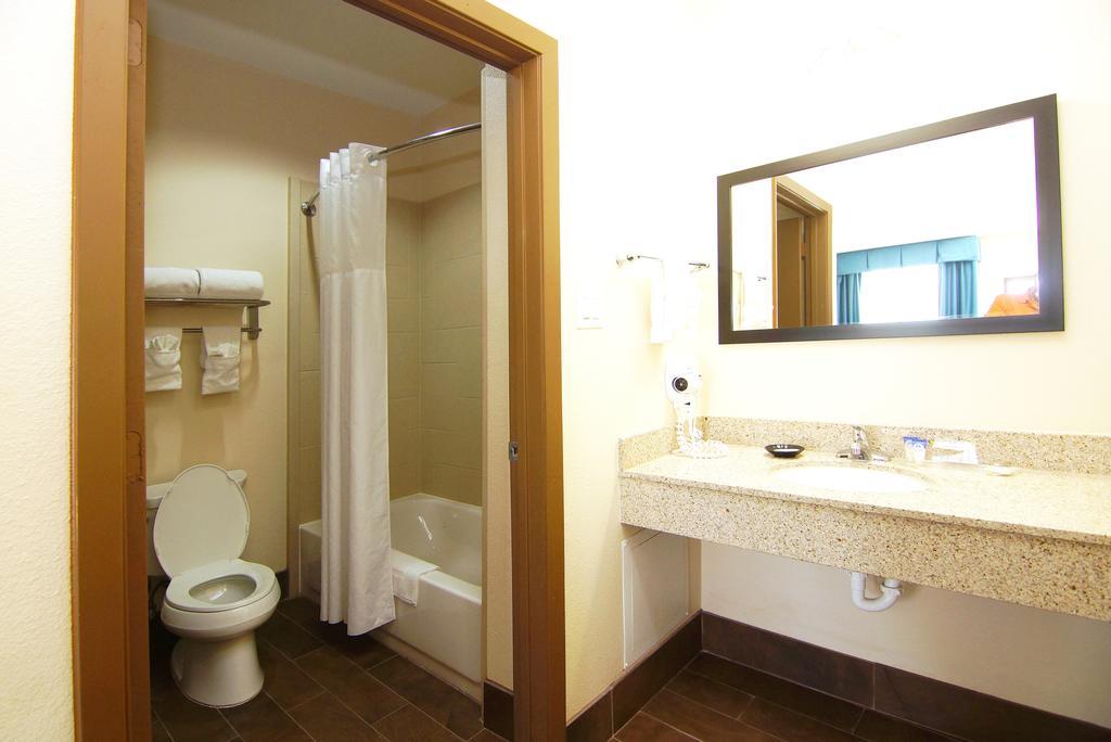 Americas Best Value Inn & Suites Cuero Экстерьер фото