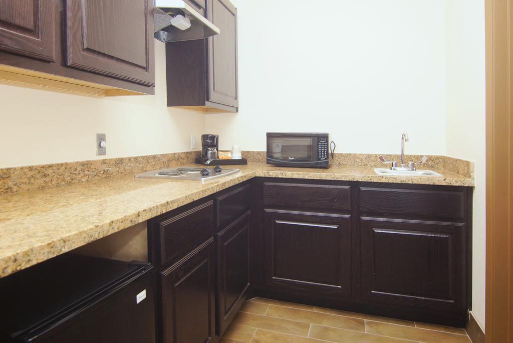 Americas Best Value Inn & Suites Cuero Экстерьер фото