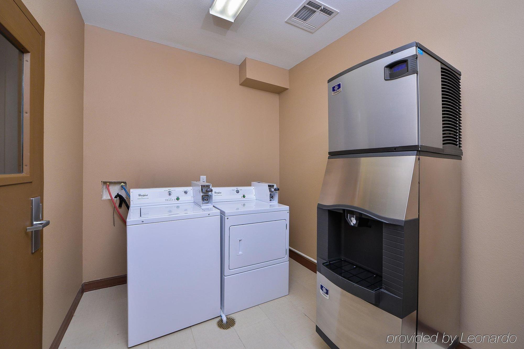 Americas Best Value Inn & Suites Cuero Экстерьер фото