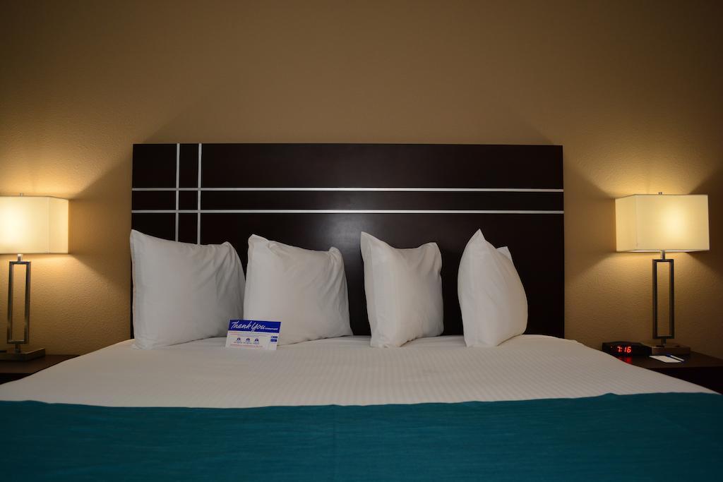 Americas Best Value Inn & Suites Cuero Номер фото